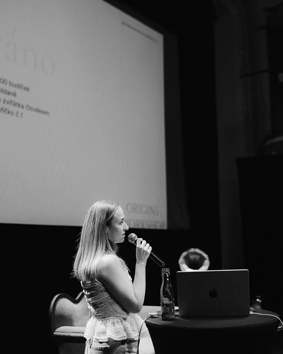 O v&iacute;kendu jsem měla možnost b&yacute;t jedn&iacute;m ze speakerů na konferenci Origins v Praze &ndash; ud&aacute;losti pro fotografy, kter&aacute; je pln&aacute; inspirace, sd&iacute;len&iacute; a kr&aacute;sn&eacute; komunity lid&iacute;, co 