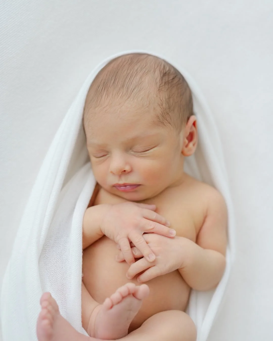 Jestli pl&aacute;nujete fotit sv&eacute; miminko, měli byste vědět, že&hellip; 🤍

&hellip;nejde jen o hezk&eacute; fotky, ale o zachycen&iacute; těch nejkřehč&iacute;ch a neopakovateln&yacute;ch okamžiků. Prvn&iacute; dny s miminkem utečou neuvěřite