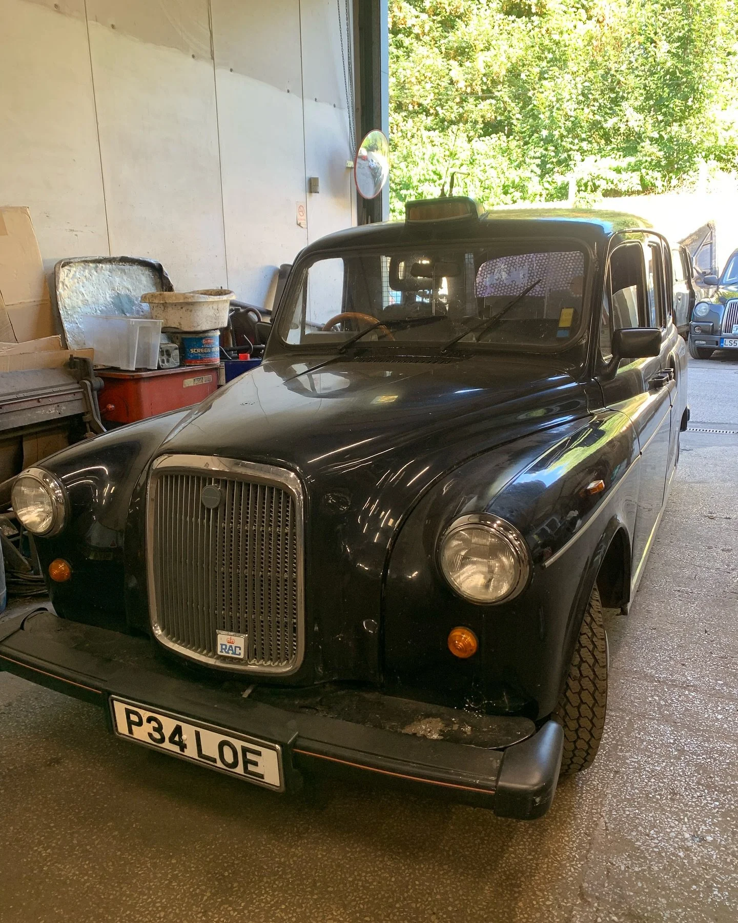 Met one of the old boys down at the taxi garage this morning. #taxi #fairway