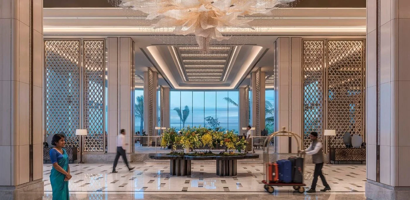 The grand lobby at Shangri-La Colombo