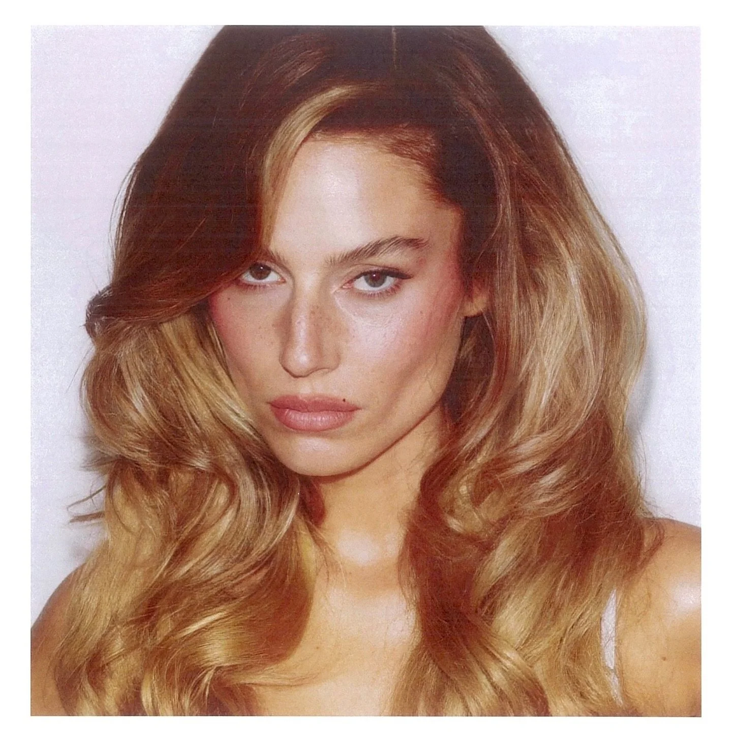 LA CASA @celinevanheel 
makeup @byluciasanchez 
hair @dannizu assisted by @call_adrii
photo @andresgarlujan