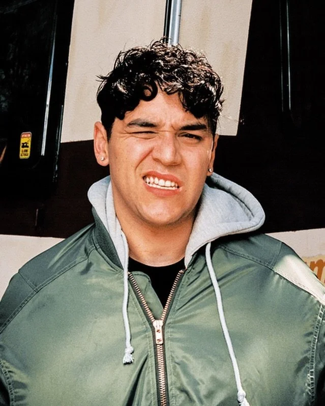 muah para JOGA BONITO @elbarryb
@universalspain 
Dirigido por @jeanlefleurr
Producido por @blancablanca.__________ 
DOP @carlos.rodil_
Estilismo @vaqqqqquero
Dirección de arte @anitap_98
Ayte producción @meryladeprodu 
Auxiliar produc