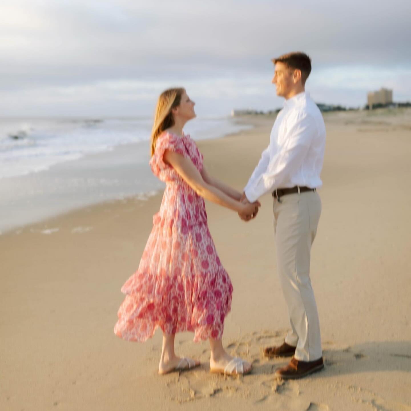 Sunrise at the beach but make it April 🌸

#delaware #rehobothbeach #engagementphotos #candidphotographer #sunrisesession #mariadeforrest