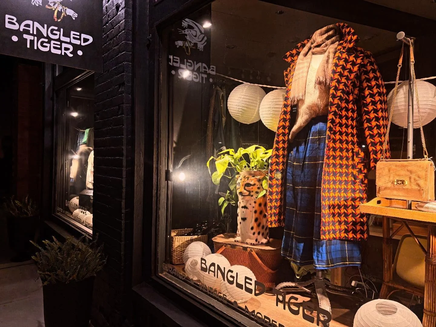 ✨🌙 goodnight store&hellip;✨ a big thank you to all of you that supported our day of giving to @rifoodbank !  we collected so many amazing donations.  with all of your support, sarah @saltblossom_ &amp; i were able to make a lovely donation to such a