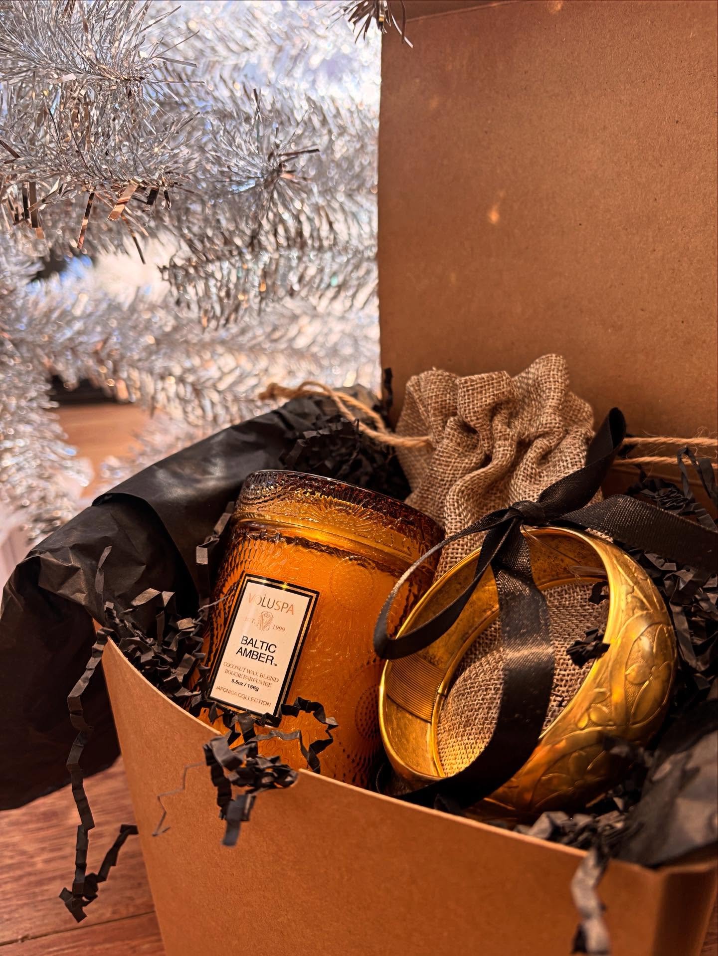 ✨bangled tiger gift boxes✨ 🐅
signature bt scent candle &amp; curated vintage bangles 
perfectly packaged &amp; ready to gift 
option to add a gift card too! ✨