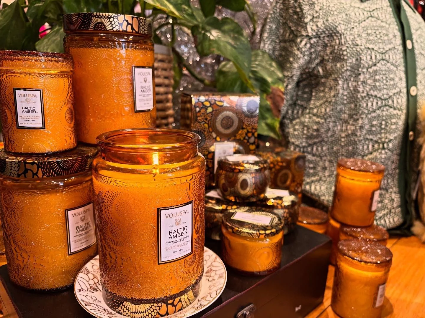 ✨gift idea✨ my favorite scent that i burn at the store every day - lovely, warm and just the best from @voluspafragrances 💛✨🐅