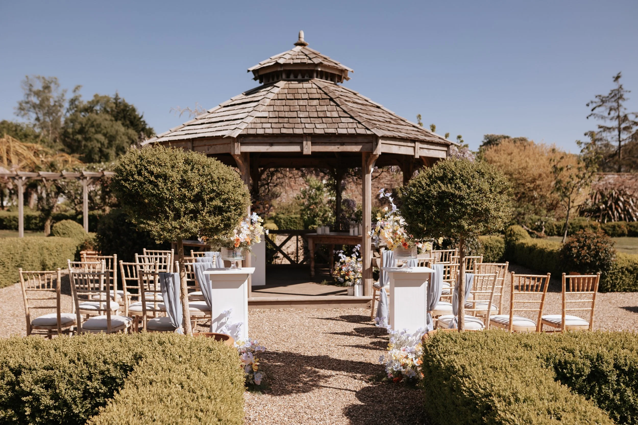 Why I specialise in light & airy wedding photography