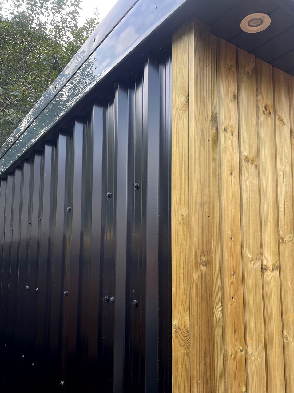  Natural wood wall with modern metal cladding. 