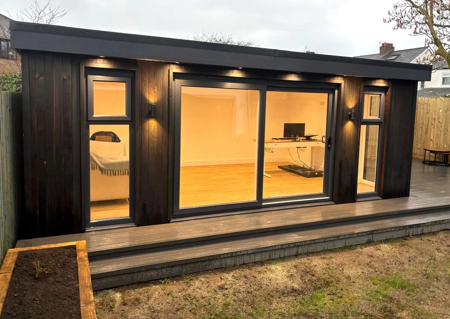 best-garden-rooms-with-oak-laminate-flooring.jpg