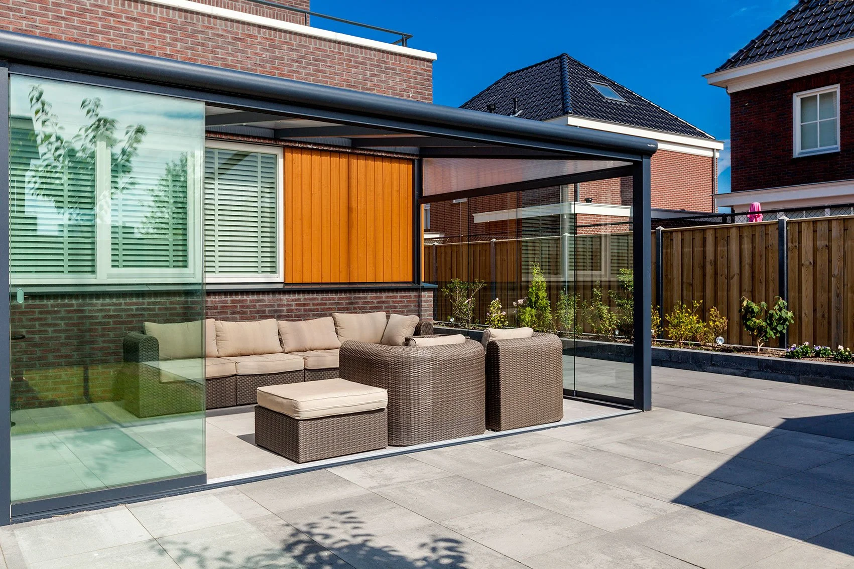 modern-anthracite-grey-veranda.jpg
