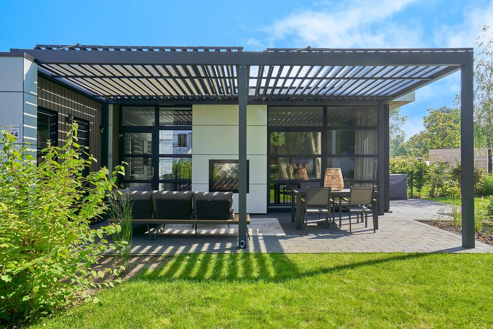 modern-aluminium-pergola.jpg