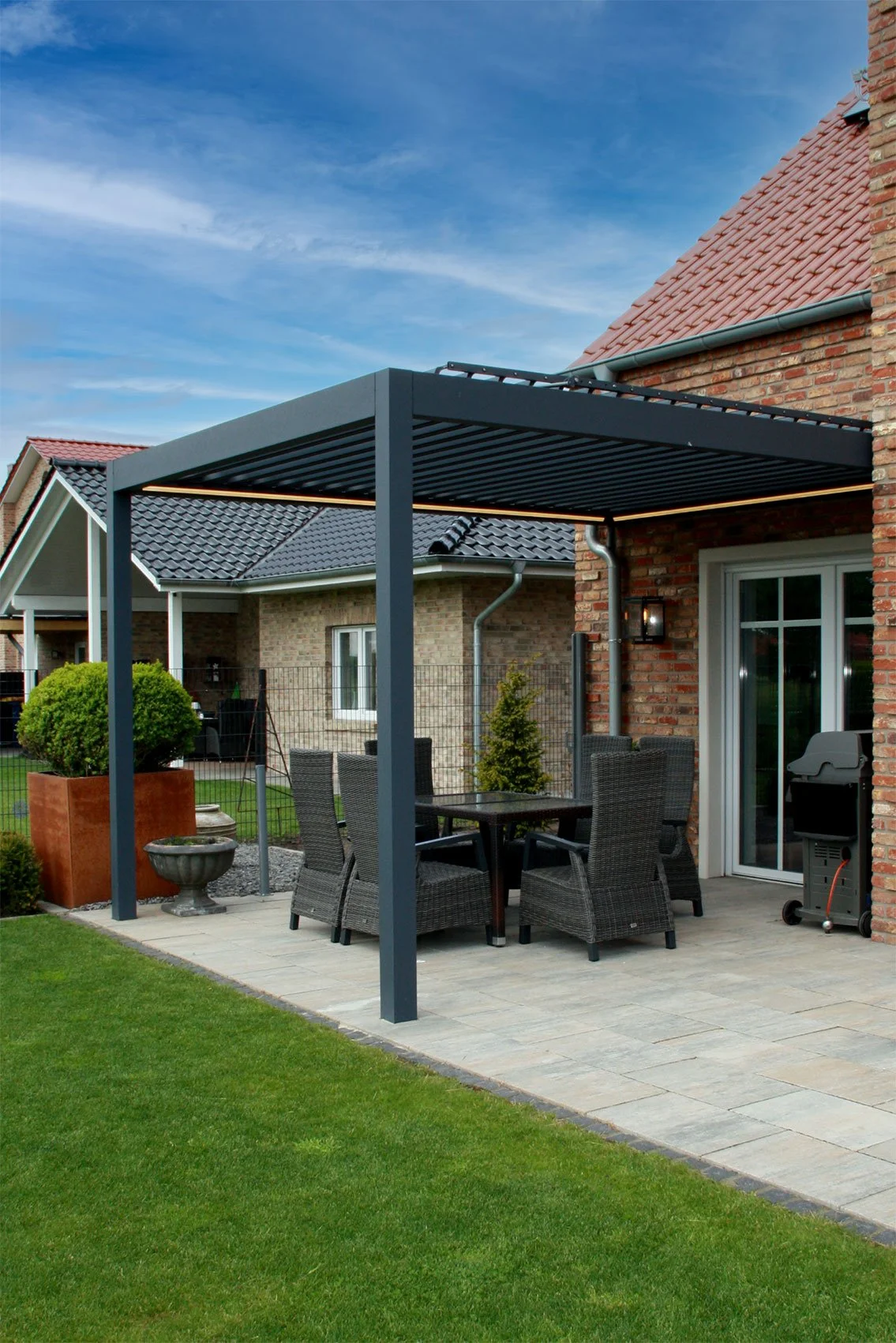 bespoke-dark-aluminium-patio-pergola.jpg