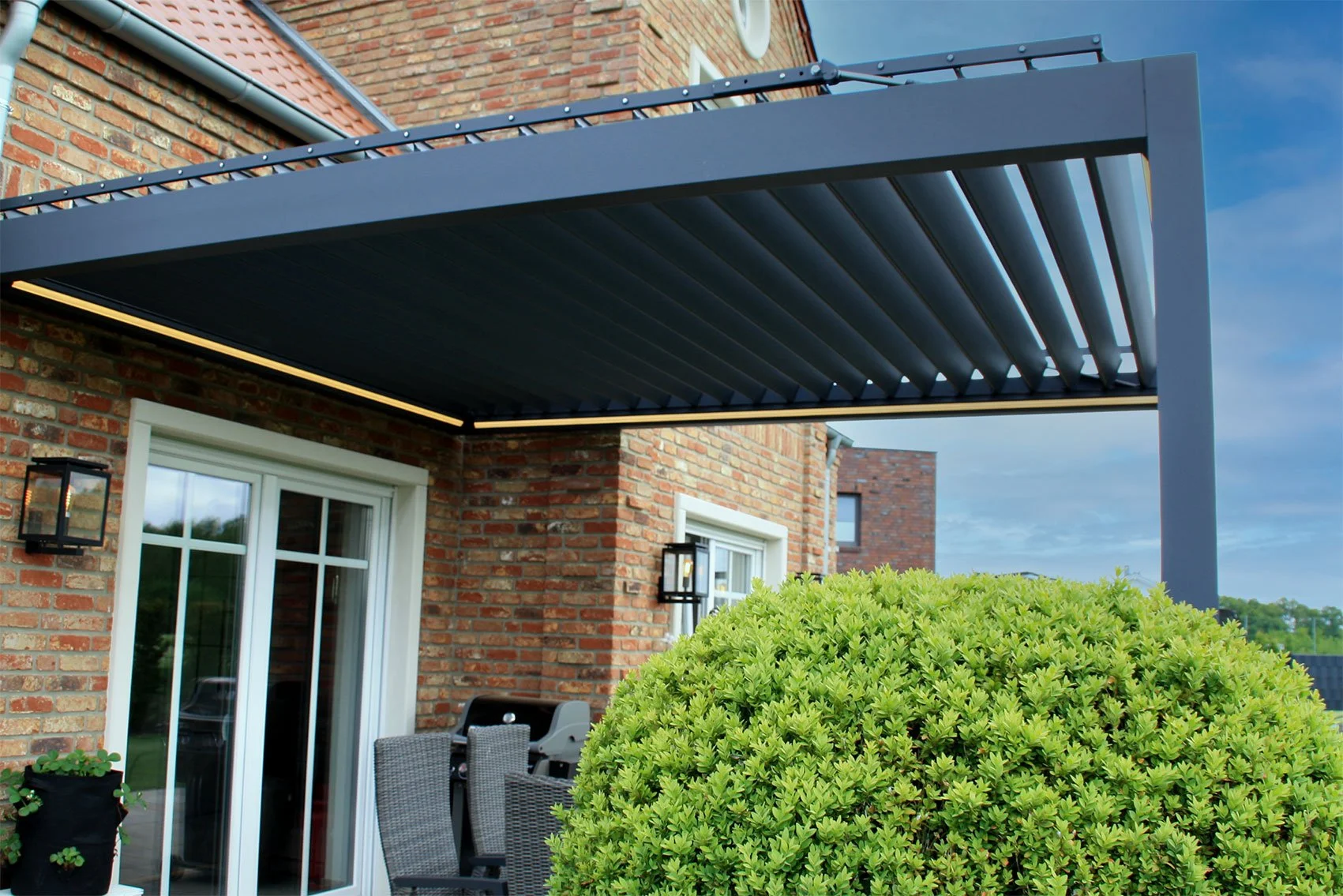 slatted-remote-controlled-aluminium-pagolas.jpg