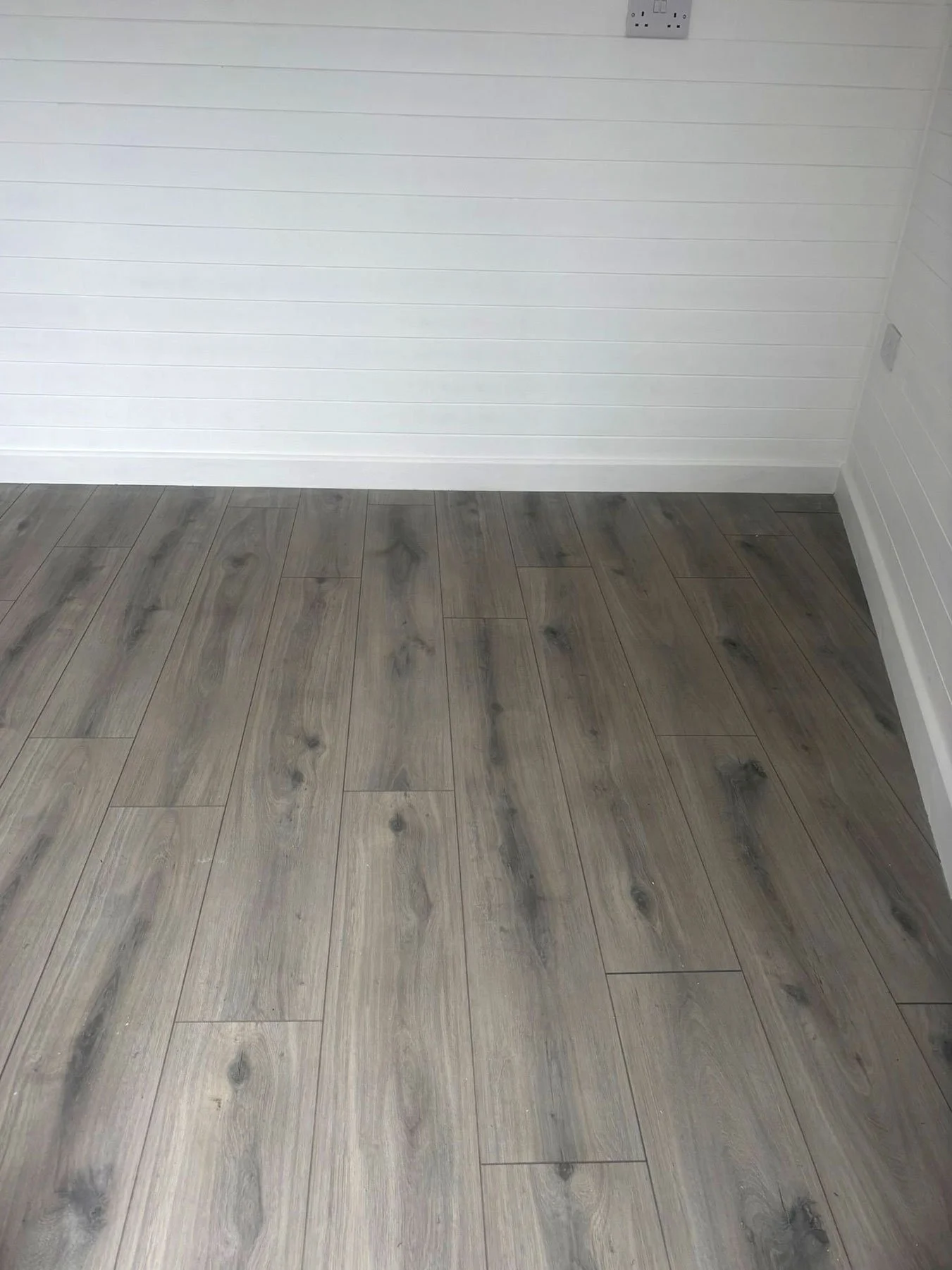 luxury-laminate-flooring-garden-room-cardiff2.jpg