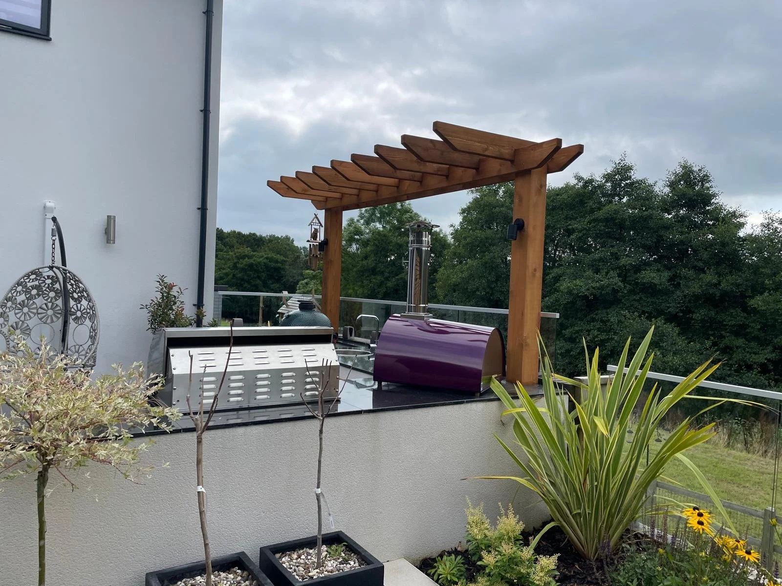 luxury-outdoor-kitchen-with-bbq-and-pizza-oven-cardiff-modern-garden.jpeg
