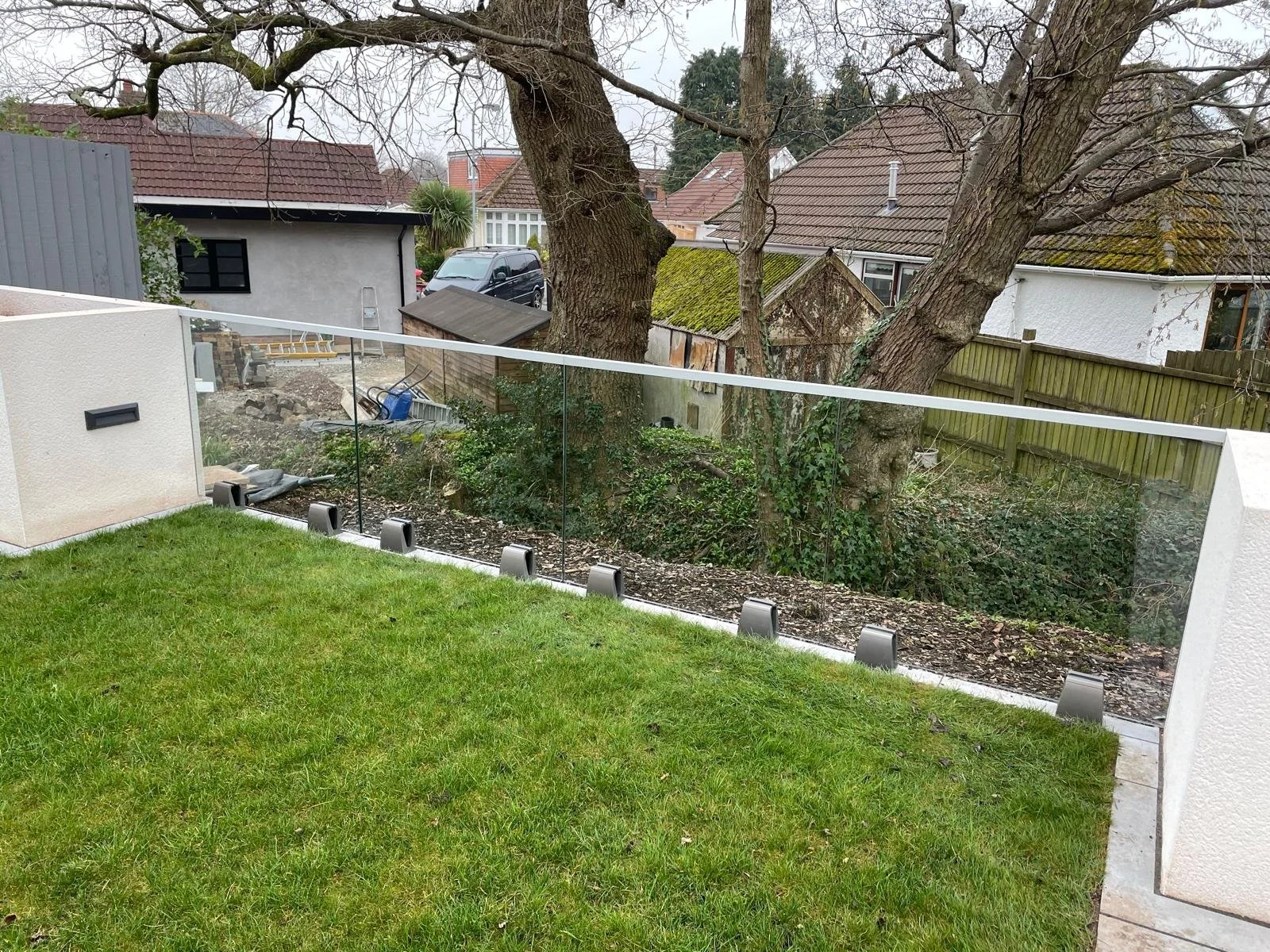 modern-glass-balustrade-installation-south-wales-backyard.jpeg