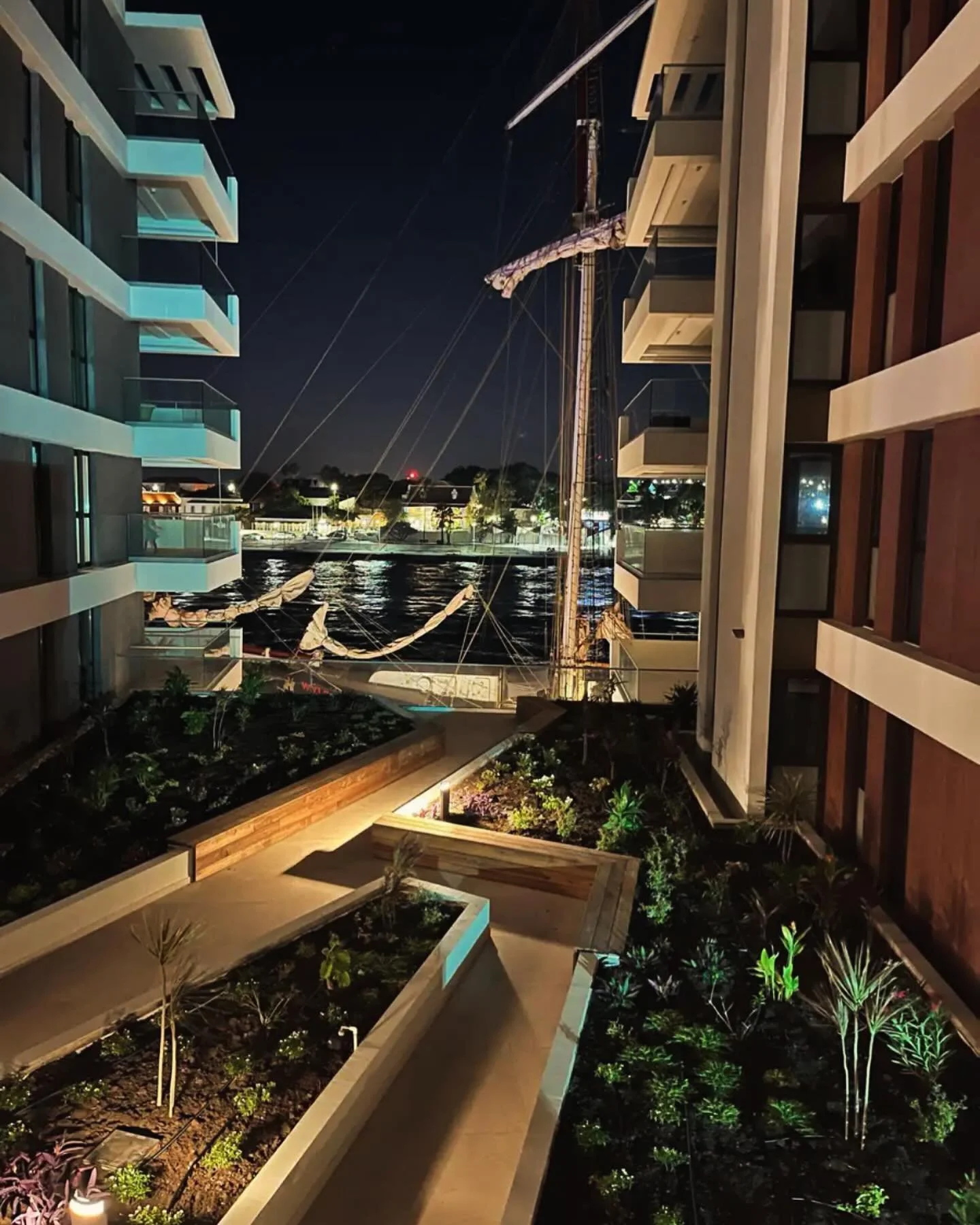 High-end city apartment / townhouse for rent, short term or long term. Private 50m2 rooftop terrace included, this is your view !!!
Fully furnished in style 👌🏼 
Whatsapp +59996704093