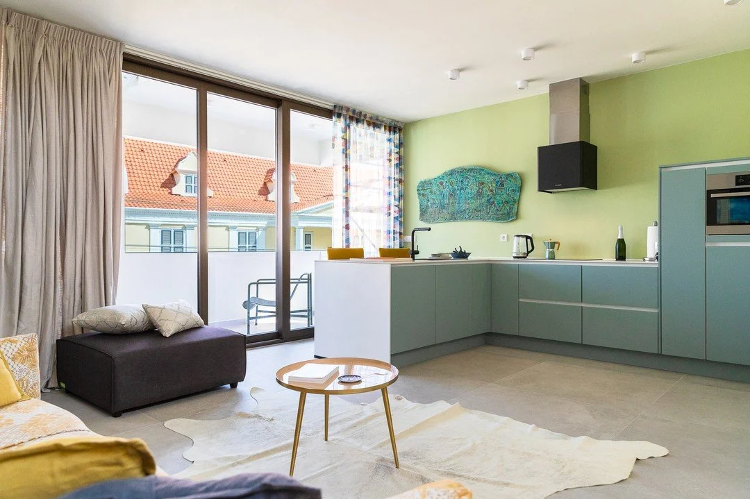 Discover our newly listed property, where luxury meets affordability.

🏠 Featuring a distinctive, upscale interior and architecture that's second to none!

⛵️Take in panoramic 270-degree vistas encompassing Otrobanda, Anna Bay, Scharloo, and Punda.
