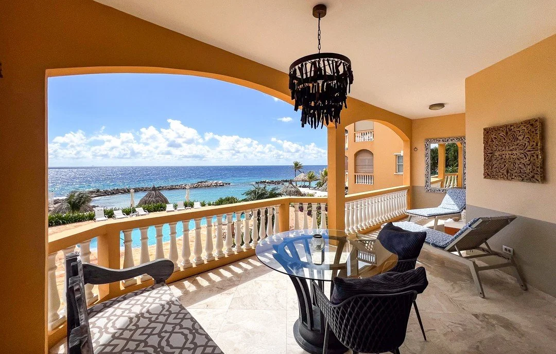 A guest favorite! Welcome to The Strand 🌞

Our cozy, sunlit retreat is just steps away from the beach. Perfect for a relaxing getaway or an adventure-filled vacation. Enjoy modern amenities, stunning views, and the ultimate comfort.

www.casa-curaca