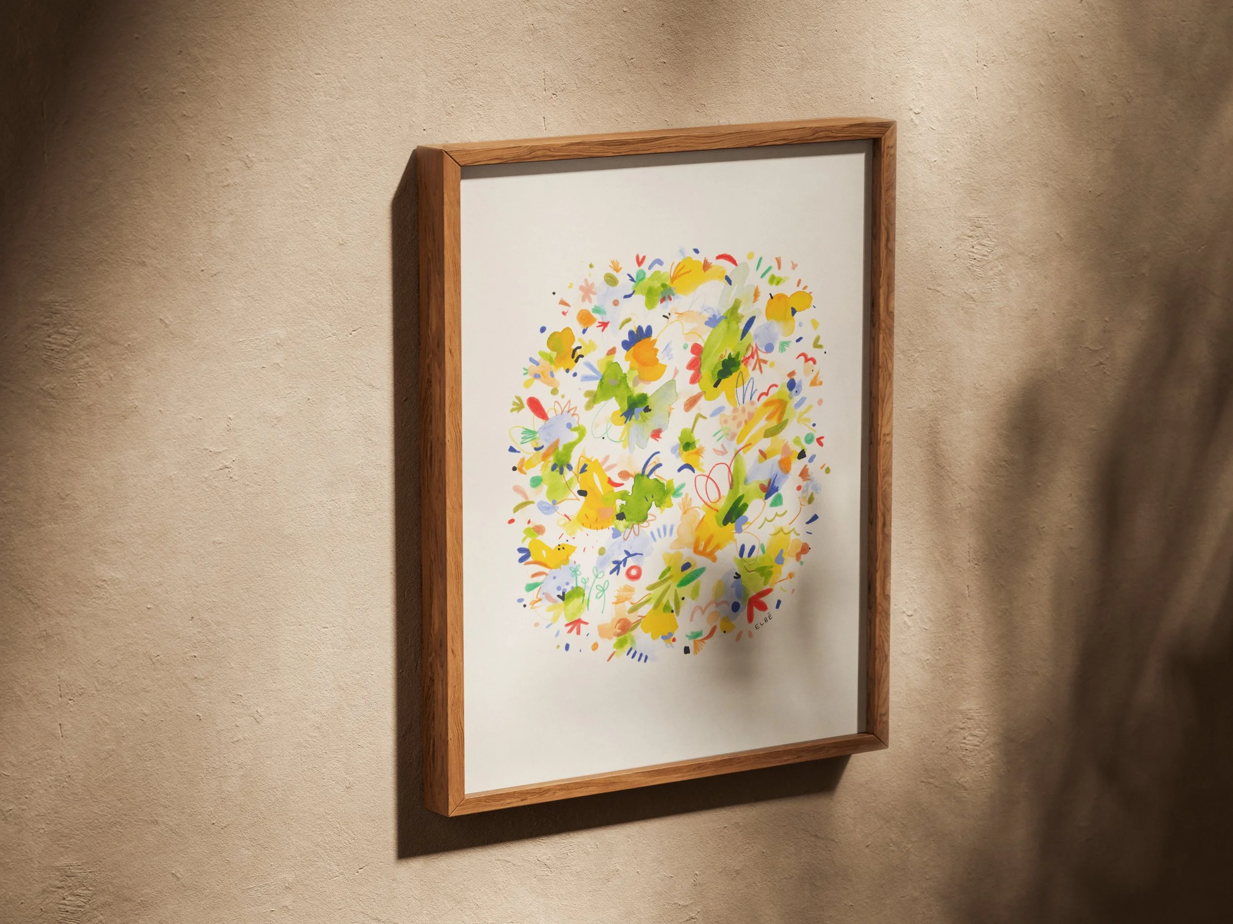 Reproduction encadrée Les nénuphars par Elbé présentée dans un décor intérieur