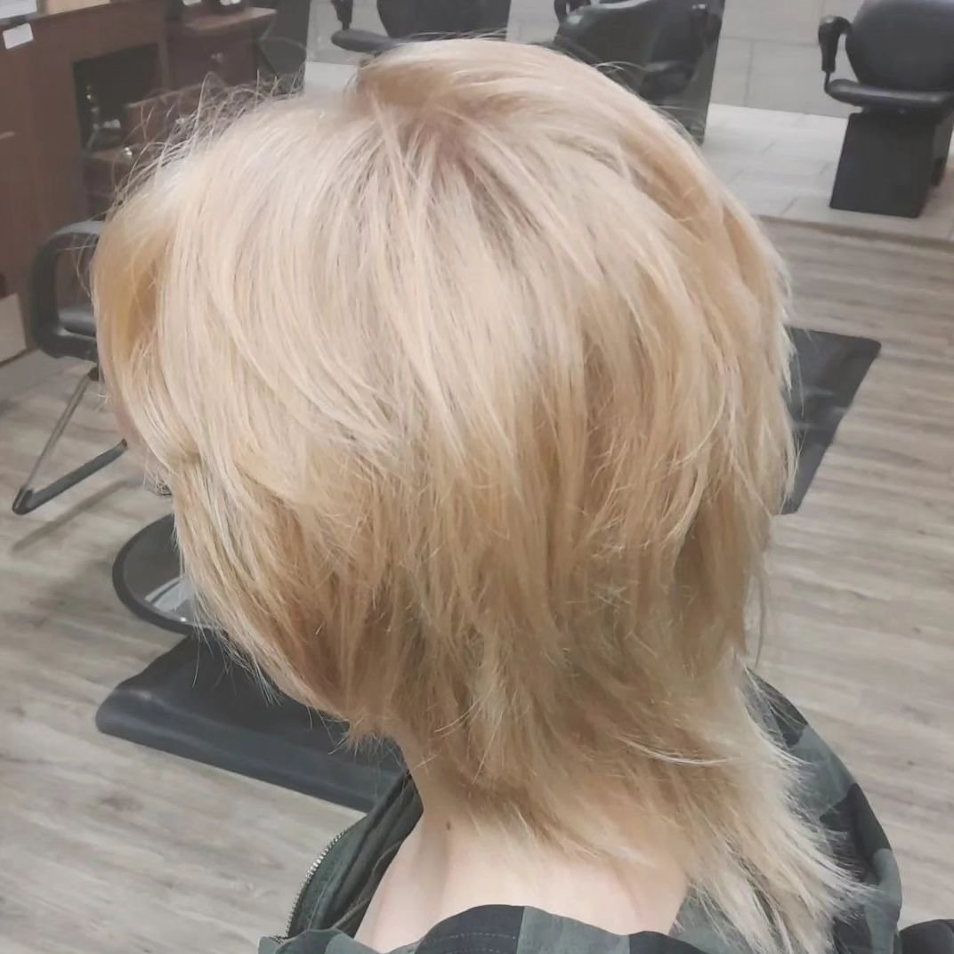 This was a color correction Melanie did this week with @lilhairwitch. Color corrections can be both costly and time-consuming. 

This particular appointment took the two of us 4 hours and cost between $300 - $400. Correcting hair color involves a ser