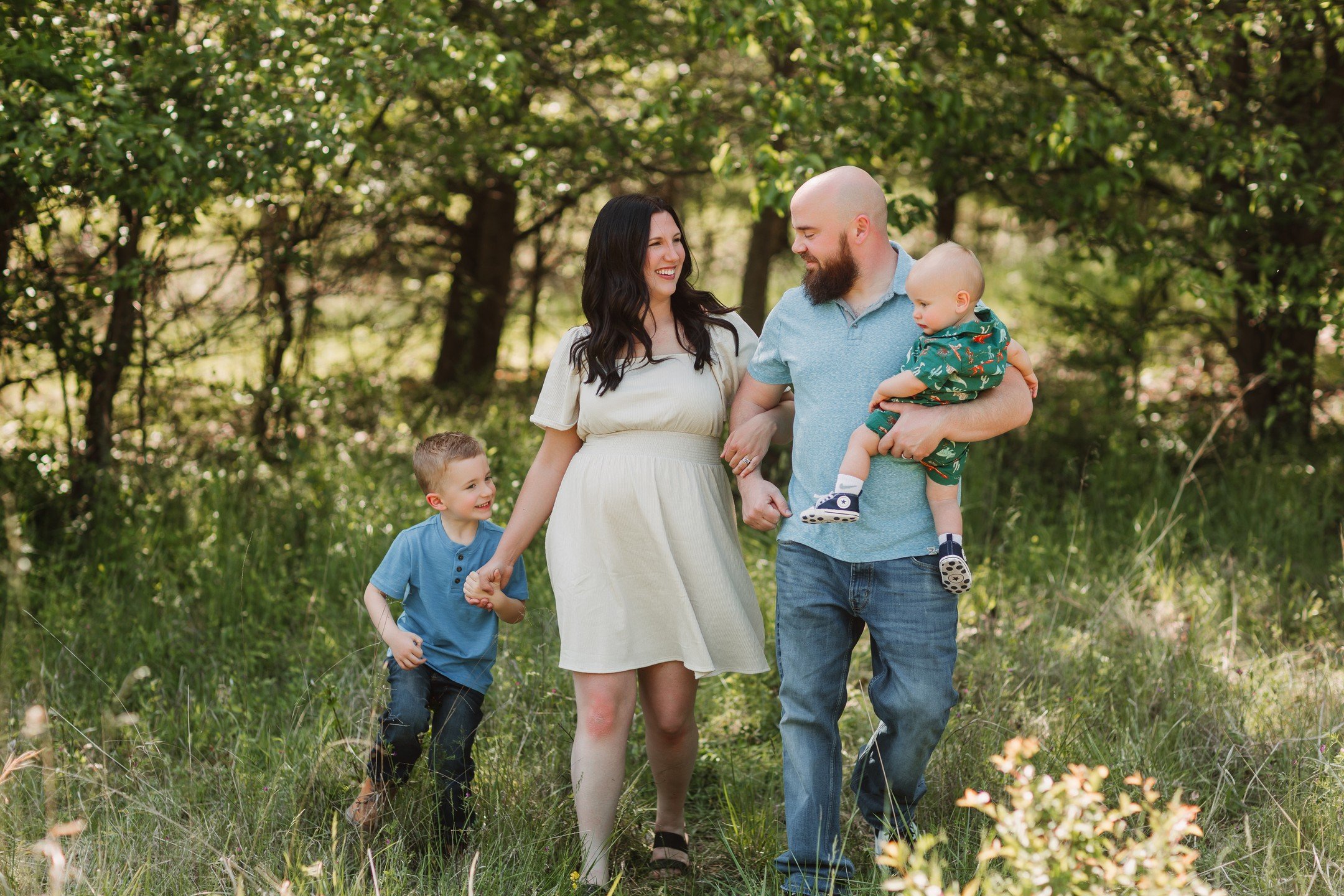 Missouri has officially bloomed! It's so nice to look outside and see the trees full of lush greens and LIFE! again. 🥰

I still have openings for spring family portraits! Head over to my website and send me a message OR book directly from the bookin