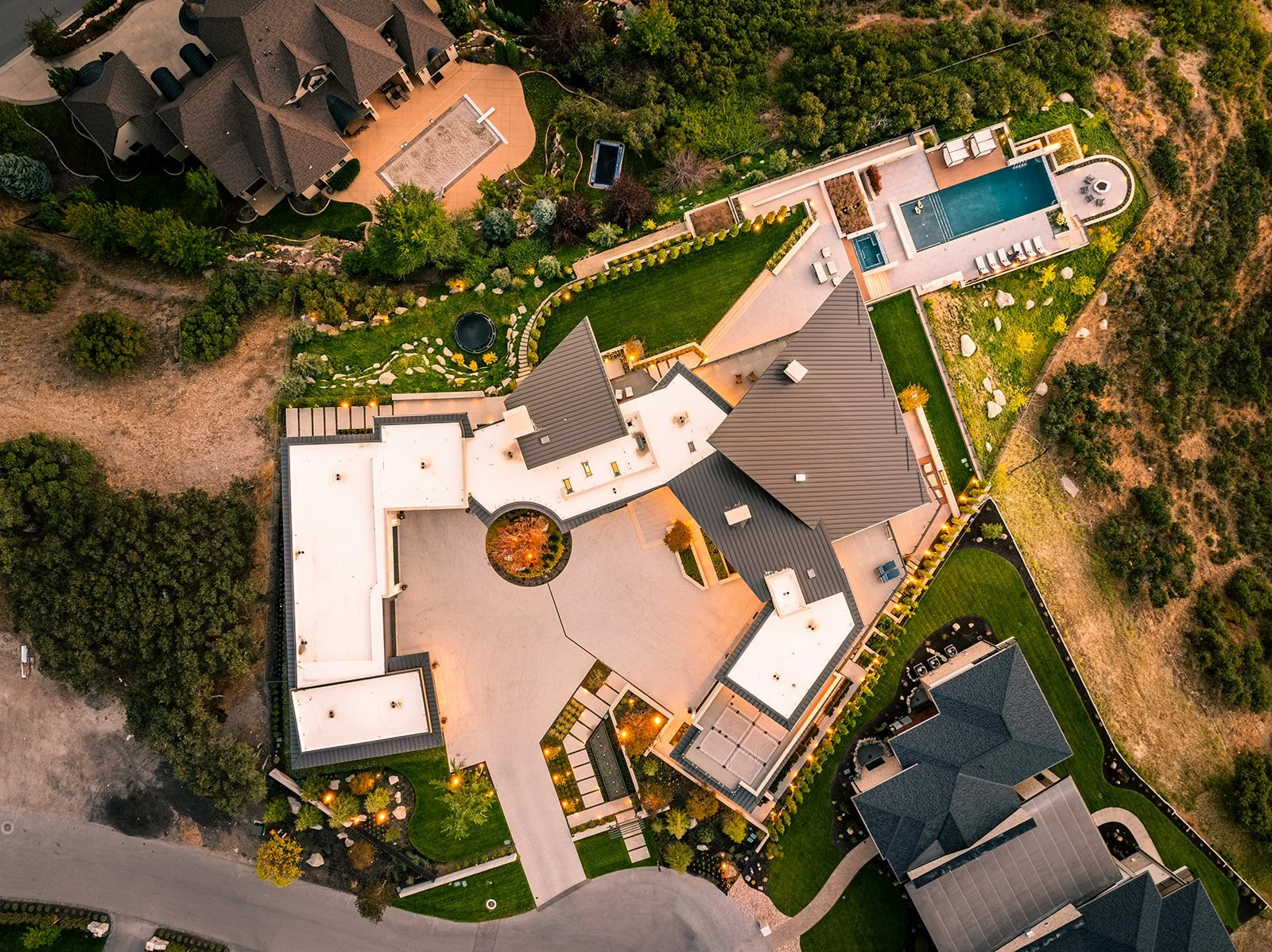 screendoorphoto-landscape-architecture-drone-overhead-modern-estate-05.jpg