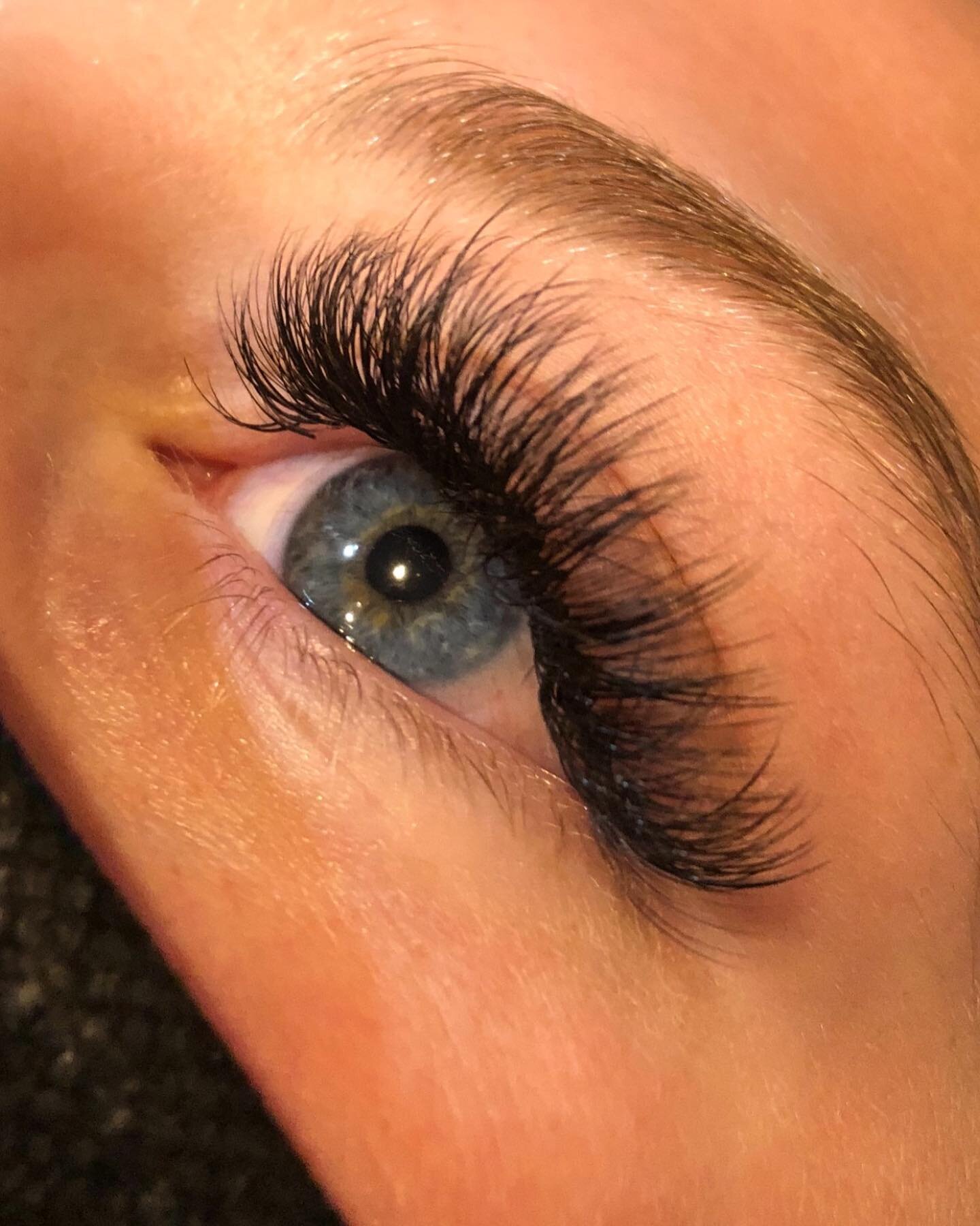 ✨ Hybrid Lash Extensions