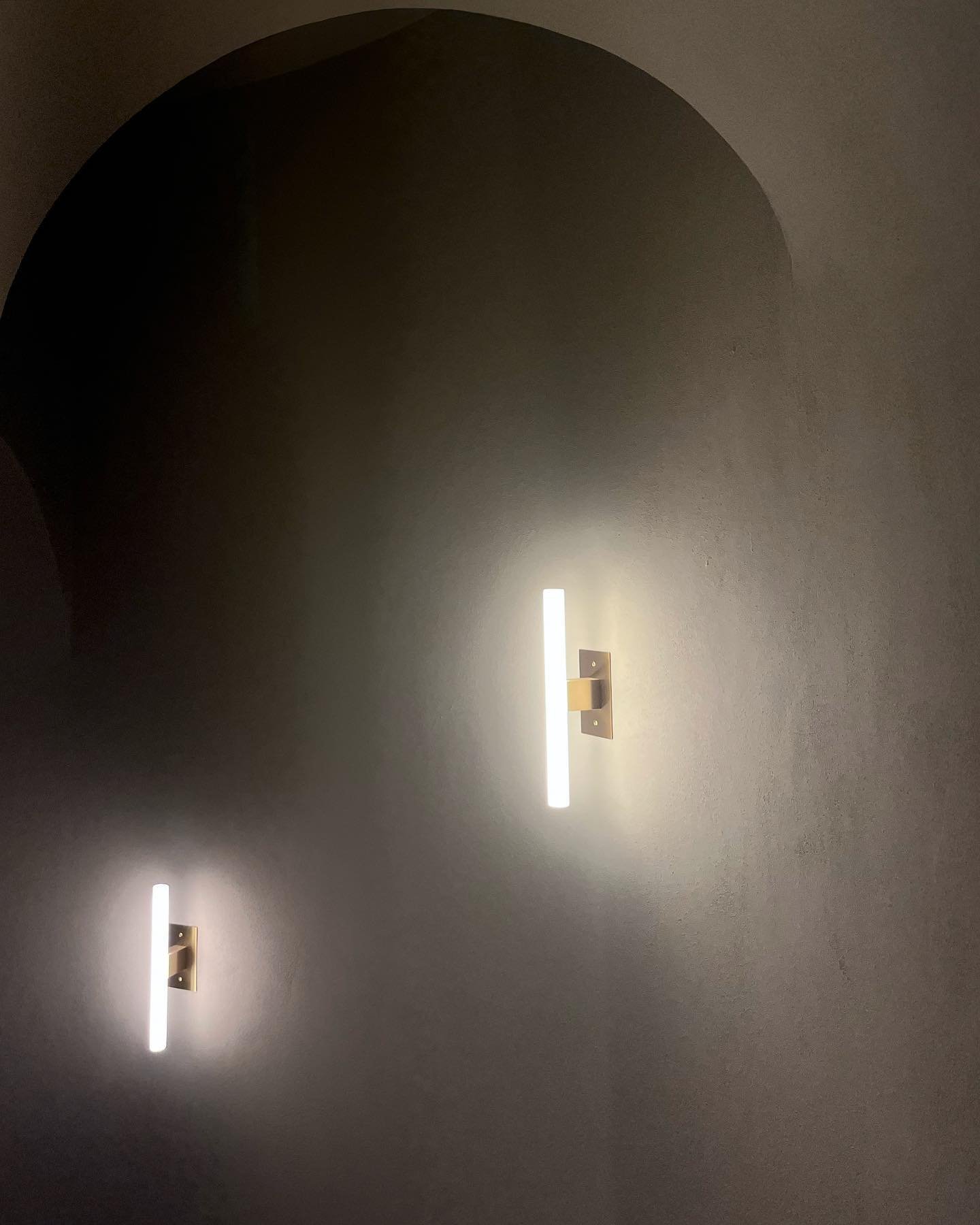 Fineste detaljer og lyssilhuetter 
💡

#light #lightdesign #silhouette #details #lys #interiour