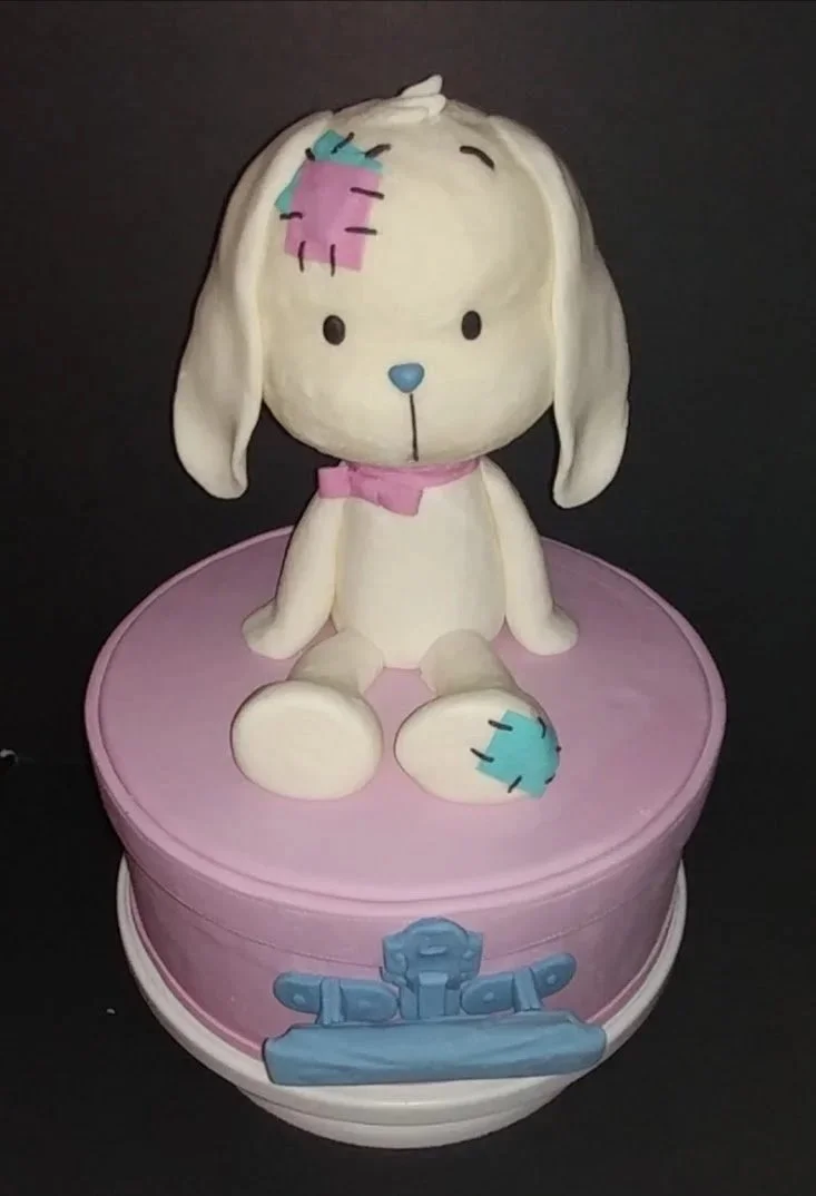 E-Makes-Cakes-Sculpted-Bunny-Cake.jpg