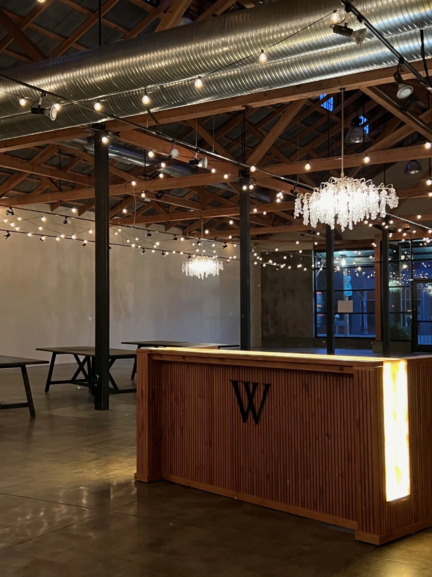 Elevate your reception with The Westport’s custom mobile bar, a stately centerpiece in any of our spaces. Framed by a sea of elegant chandeliers and professionally draped lighting, this versatile amenity brings a touch of luxury to every Downtown Chi