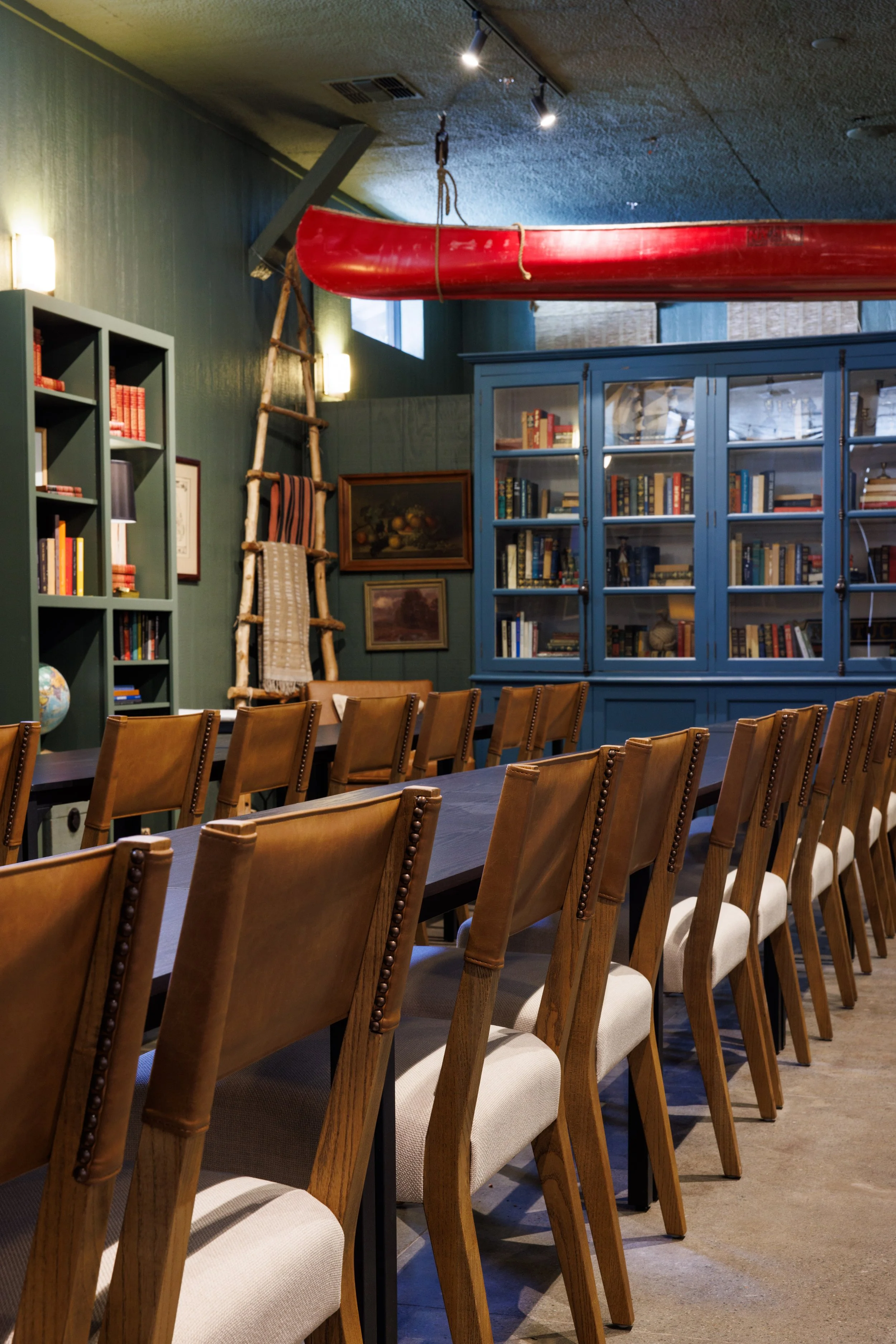 730 square feet of flexible workshop and boardroom space. Featuring an inspiring green color palette and historic charm, it provides a productive setting for professional trainings and small group meetings