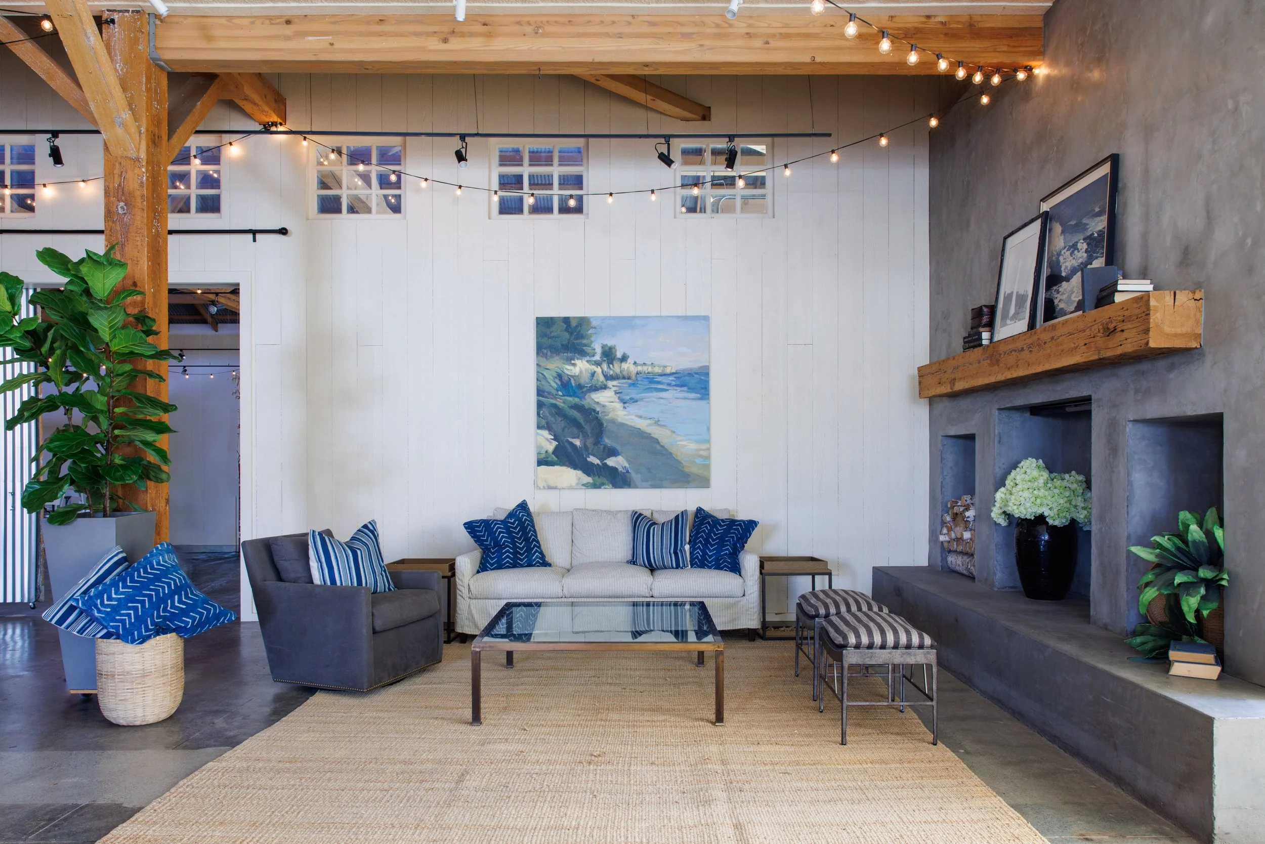 The Westport offers an exclusive vintage and modern furniture gallery, providing cozy lounge seating that keeps family and friends at the heart of the event. Perfect for multi-generational weddings in Downtown Chico.