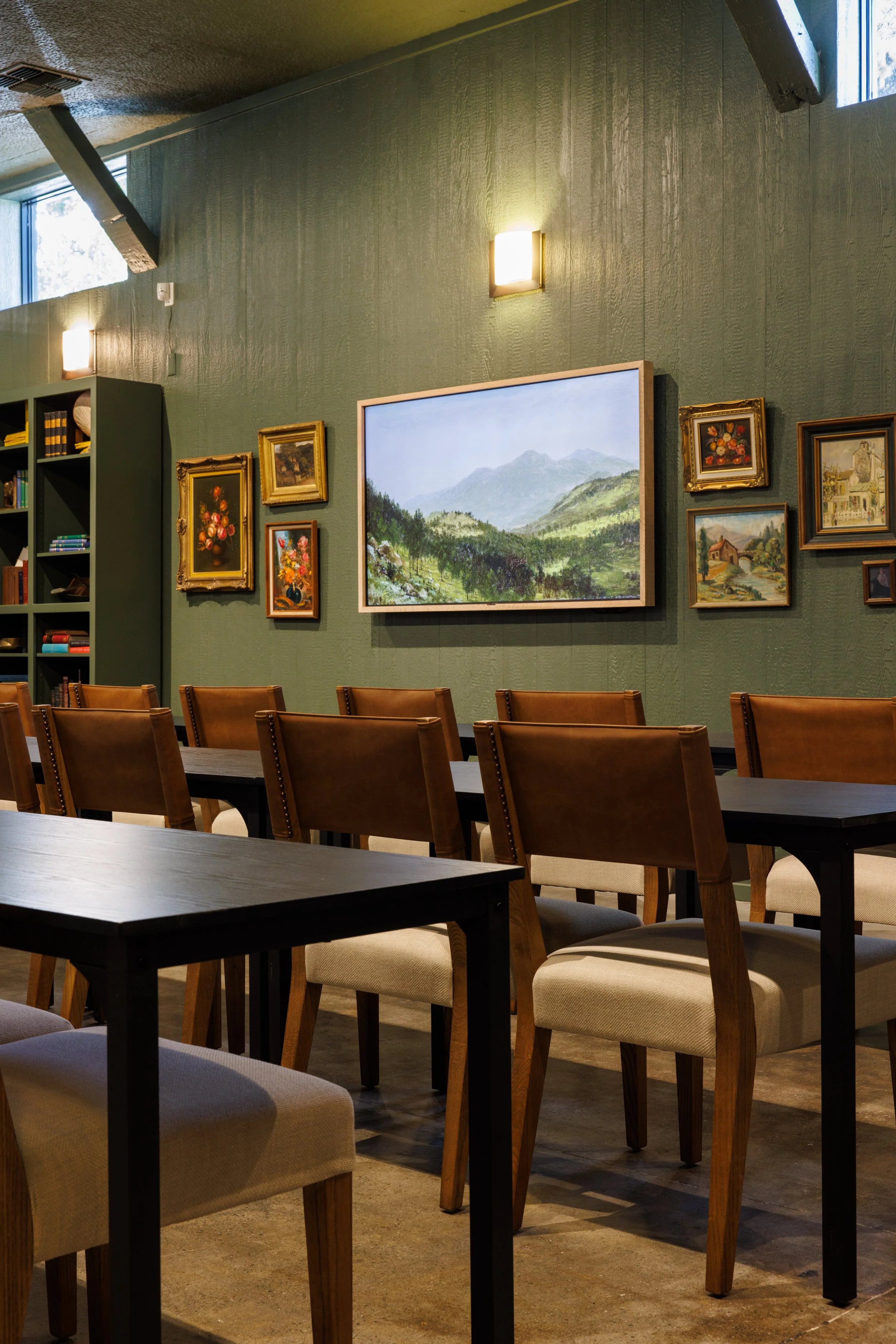 Inspire your team in a workspace designed for creativity. The Library features an inspiring collection of gallery art and professional seating for 34 guests. Whether you are hosting a staff training or a board meeting, our Downtown Chico event space 