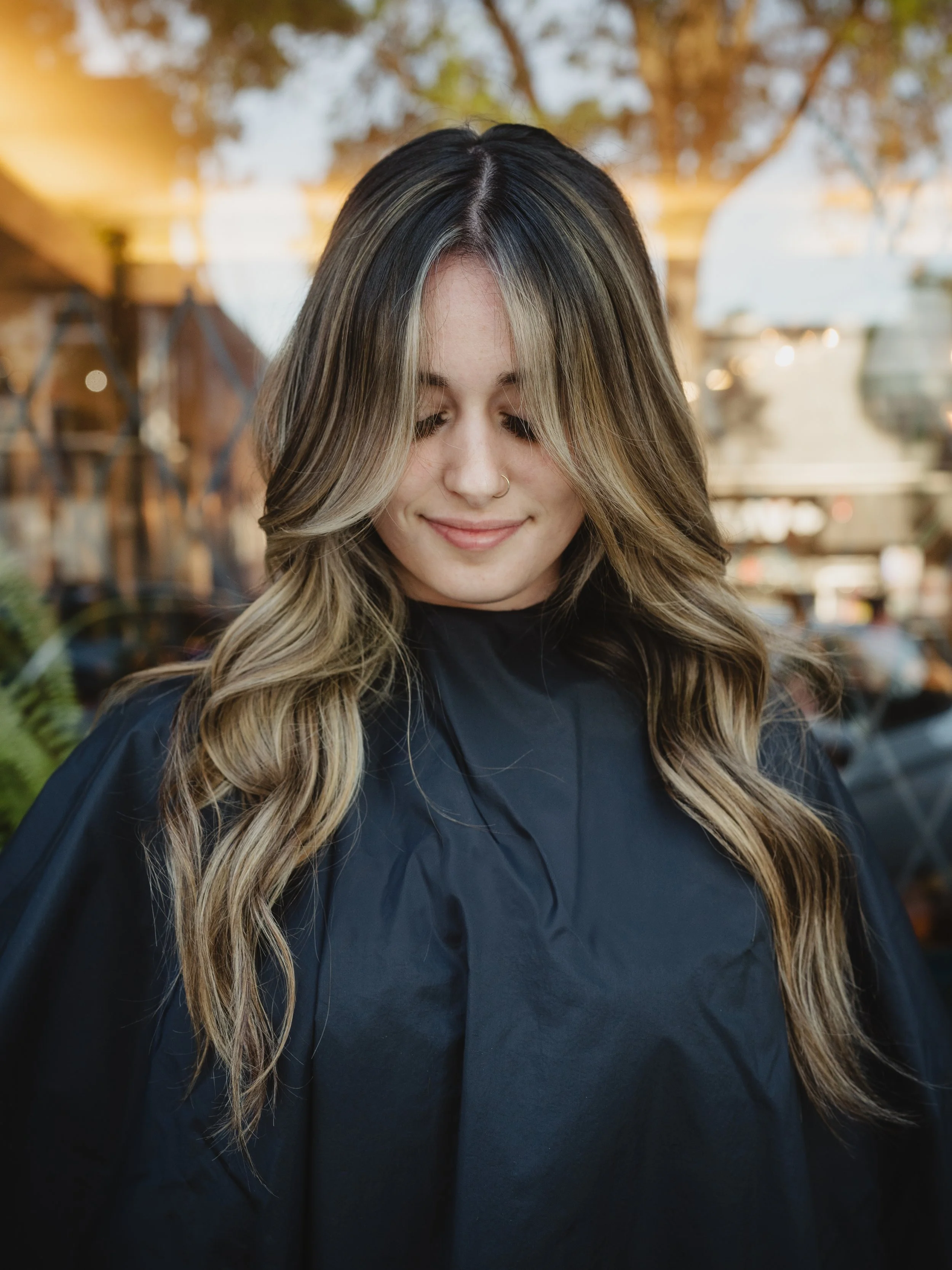 dimensional brunette blonde, hair extensions, salon, young woman, late teens