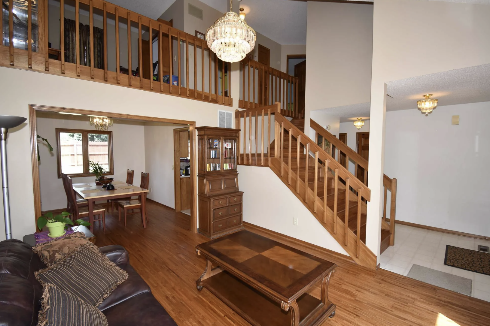 Front Living Room/Entry