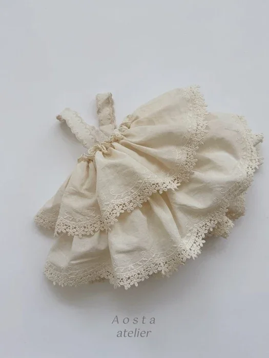 lace over skirt.webp