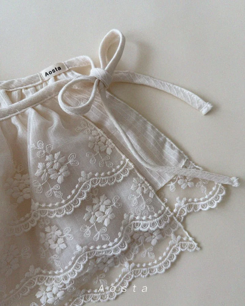 lace skirt upclose.jpg