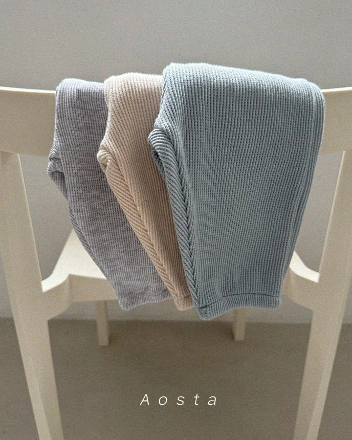 collar triousers chair.webp