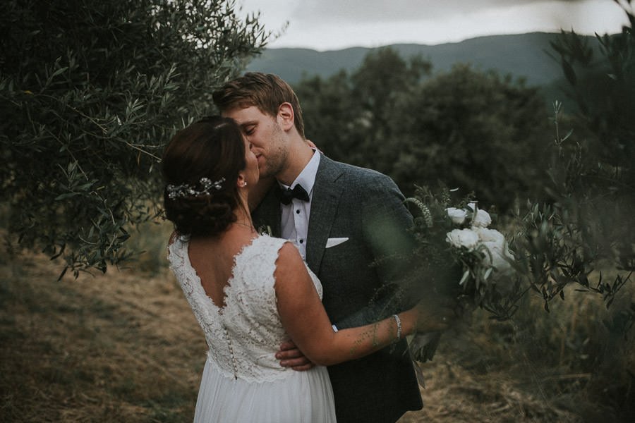 hochzeitsfotograf-italien-toskana-arrezzo-tuscany-wedding-planer-free-elopement-hochzeit-paar-hochzeitsfotograf-braut-00101.jpg
