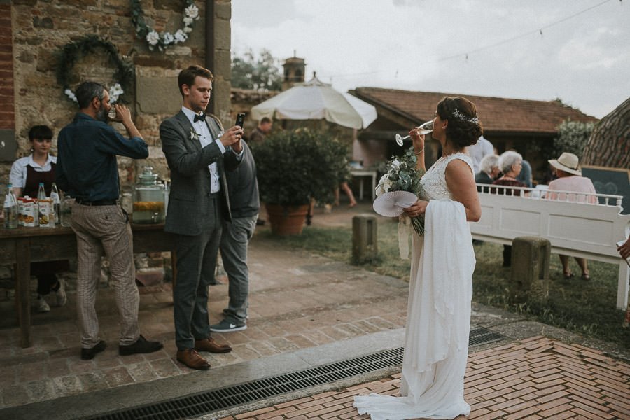 hochzeitsfotograf-italien-toskana-arrezzo-tuscany-wedding-planer-free-elopement-hochzeit-paar-hochzeitsfotograf-braut-00077.jpg