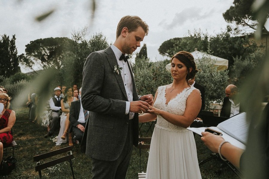 hochzeitsfotograf-italien-toskana-arrezzo-tuscany-wedding-planer-free-elopement-hochzeit-paar-hochzeitsfotograf-braut-00048.jpg