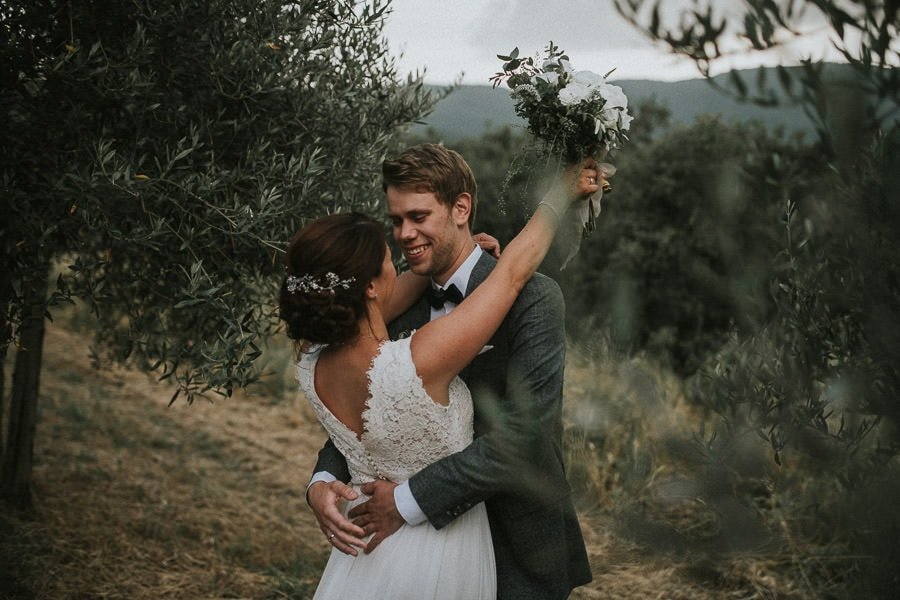 hochzeitsfotograf-italien-toskana-arrezzo-tuscany-wedding-planer-free-elopement-hochzeit-paar-hochzeitsfotograf-braut-00099.jpg