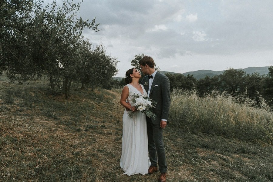 hochzeitsfotograf-italien-toskana-arrezzo-tuscany-wedding-planer-free-elopement-hochzeit-paar-hochzeitsfotograf-braut-00090.jpg