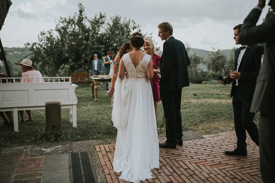 hochzeitsfotograf-italien-toskana-arrezzo-tuscany-wedding-planer-free-elopement-hochzeit-paar-hochzeitsfotograf-braut-00078.jpg