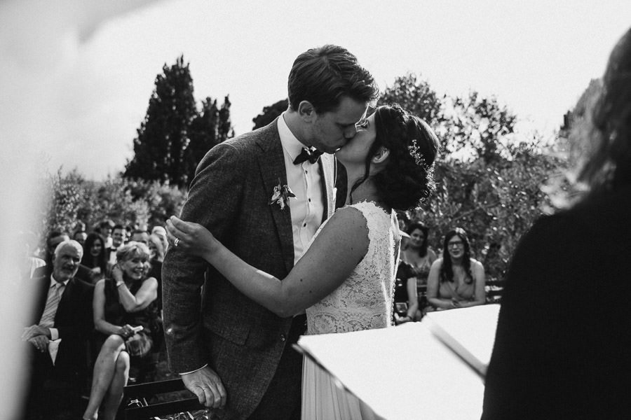 hochzeitsfotograf-italien-toskana-arrezzo-tuscany-wedding-planer-free-elopement-hochzeit-paar-hochzeitsfotograf-braut-00049.jpg