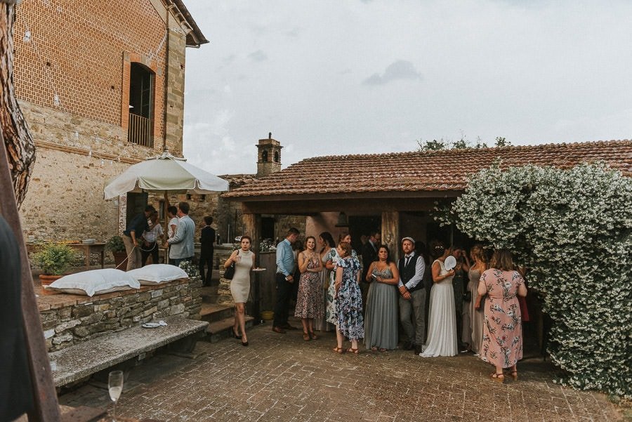 hochzeitsfotograf-italien-toskana-arrezzo-tuscany-wedding-planer-free-elopement-hochzeit-paar-hochzeitsfotograf-braut-00063.jpg