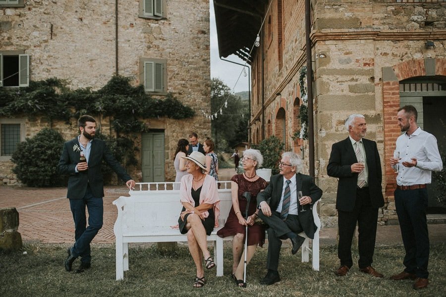 hochzeitsfotograf-italien-toskana-arrezzo-tuscany-wedding-planer-free-elopement-hochzeit-paar-hochzeitsfotograf-braut-00117.jpg