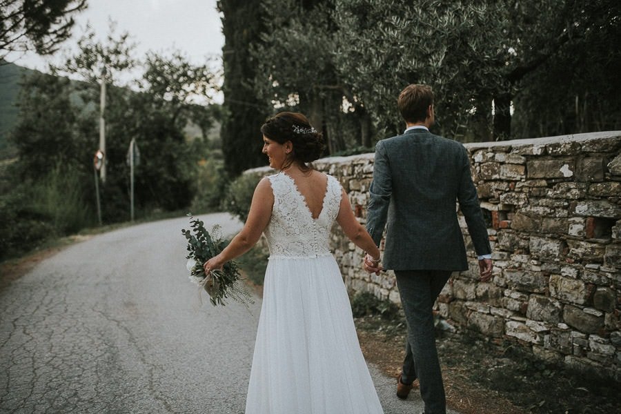 hochzeitsfotograf-italien-toskana-arrezzo-tuscany-wedding-planer-free-elopement-hochzeit-paar-hochzeitsfotograf-braut-00082.jpg