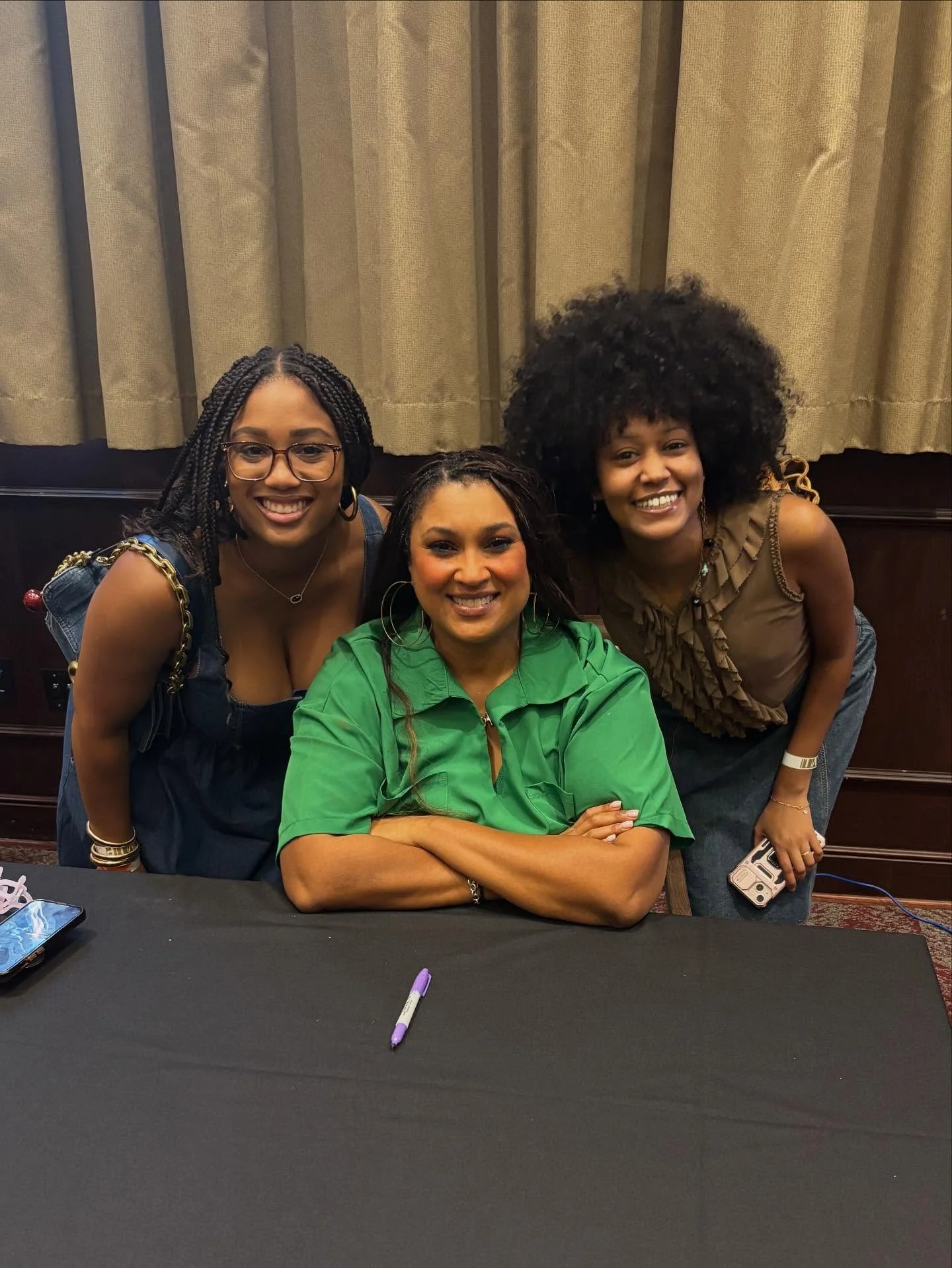 Behind the Ink was one for the books! We got to see our queen @kennedyryan1 again and connect with so many other Well Read Baddies! Huge thanks to @metimebook for inviting us 🤗

#bookstagram #bookevent #birminghamalabama #bookevent #behindtheink